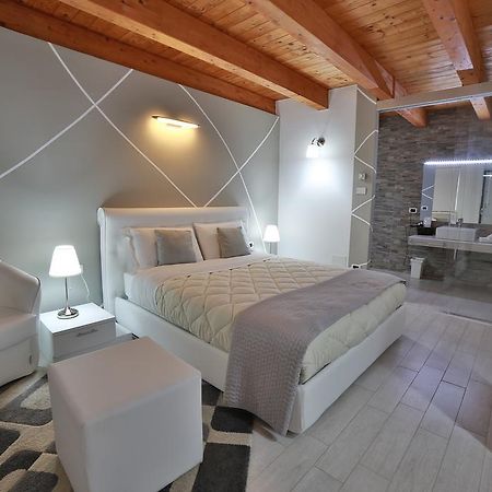 Villa Giulia Del Cavaliere กาสโตรวิลลารี ภายนอก รูปภาพ