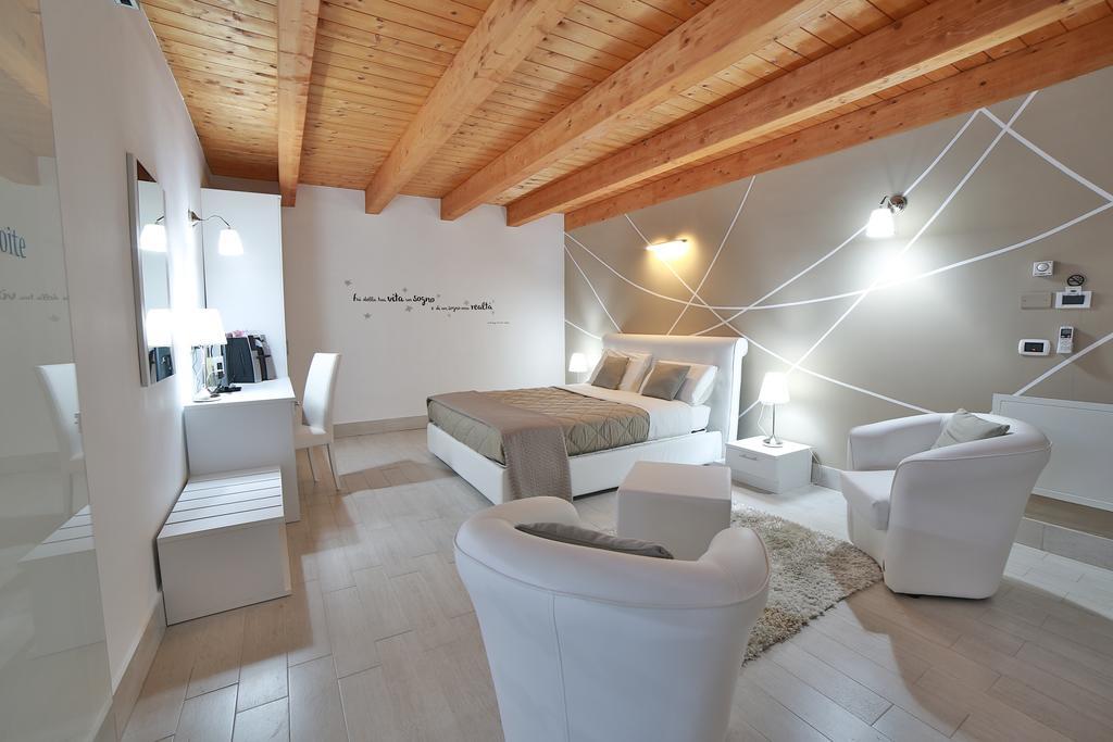 Villa Giulia Del Cavaliere กาสโตรวิลลารี ภายนอก รูปภาพ